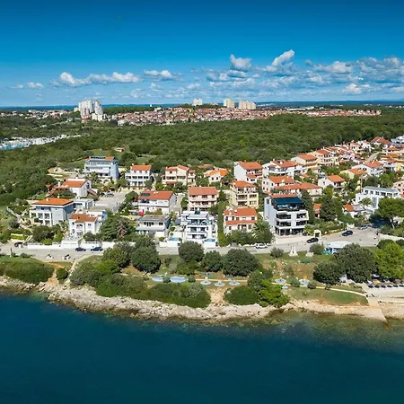 Nelli * Пула