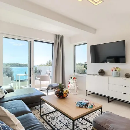 Nelli Vikendica Pula