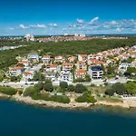 Nelli * Пула